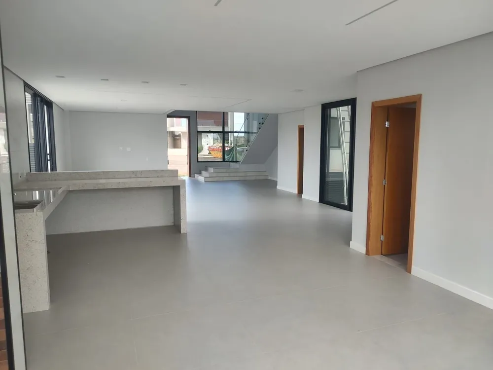 Casa, 4 quartos, 220 m² - Foto 1