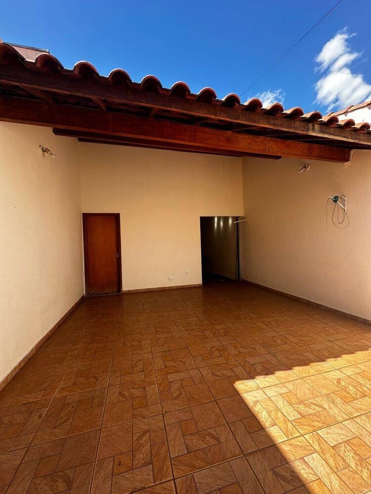 Casa à venda com 2 quartos, 90m² - Foto 2