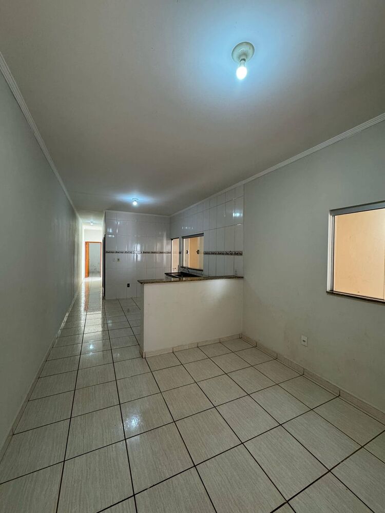 Casa à venda com 2 quartos, 90m² - Foto 3