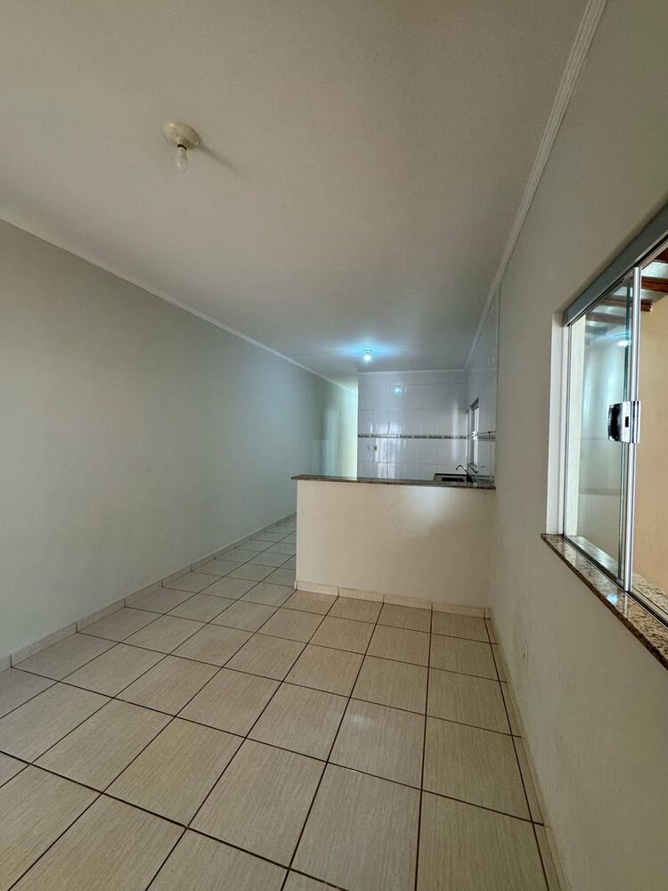 Casa à venda com 2 quartos, 90m² - Foto 4