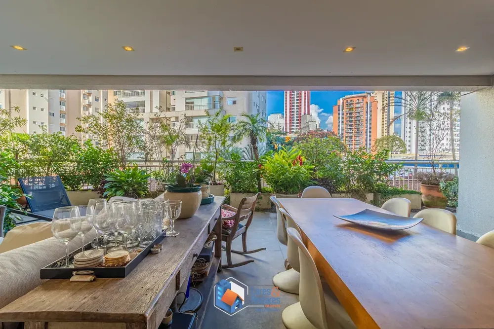 Apartamento, 3 quartos, 220 m² - Foto 1