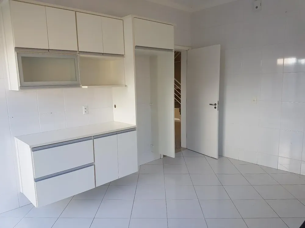 Casa, 4 quartos, 242 m² - Foto 4