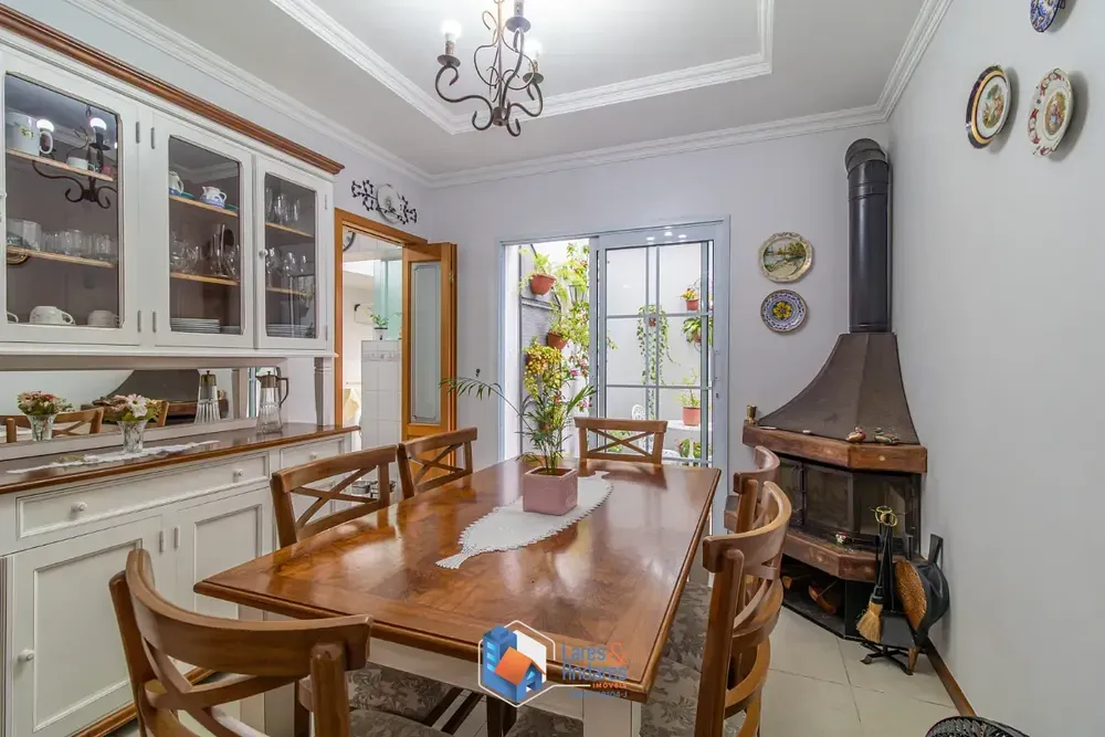 Casa, 4 quartos, 151 m² - Foto 1