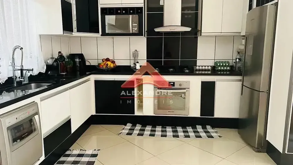 Casa, 3 quartos, 295 m² - Foto 3