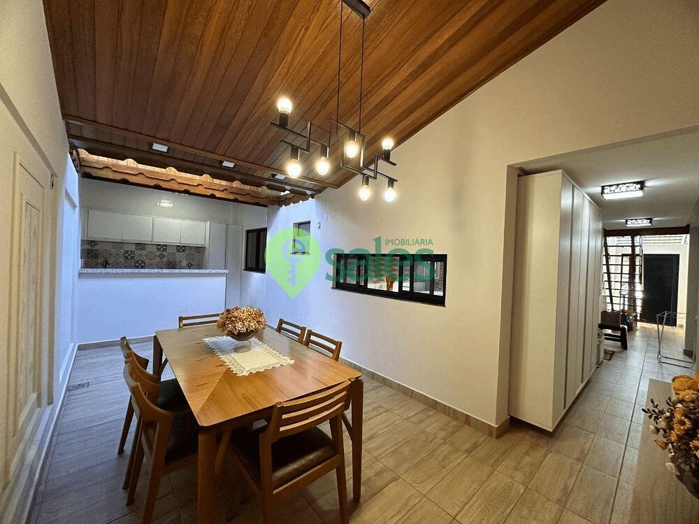 Casa à venda com 3 quartos, 135m² - Foto 1