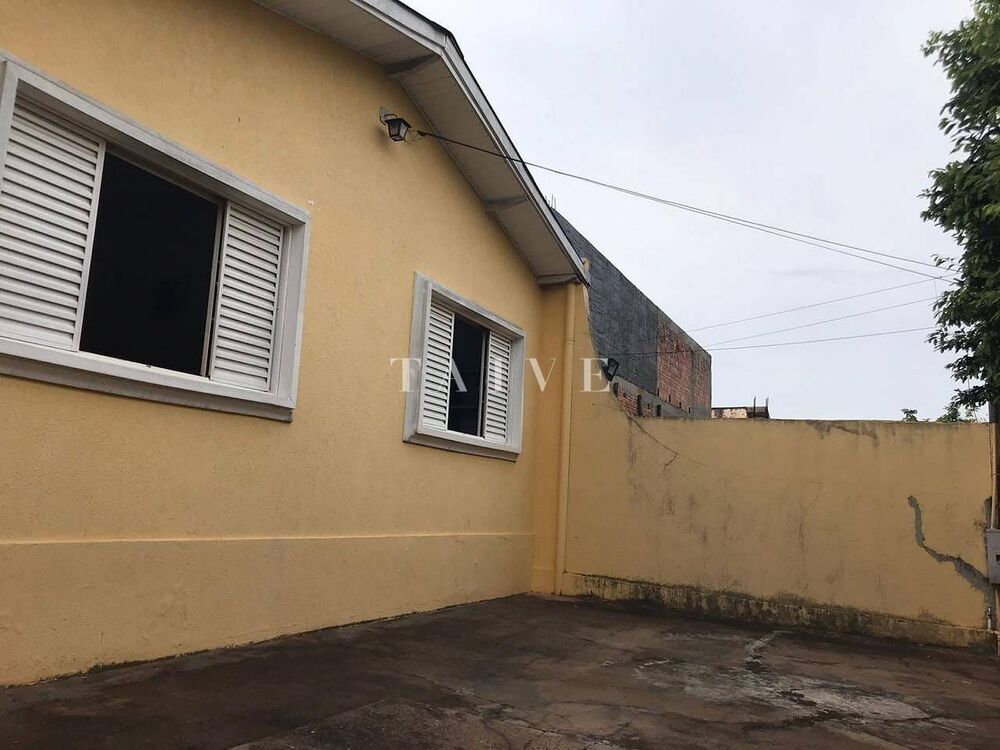 Casa à venda com 2 quartos, 70m² - Foto 1
