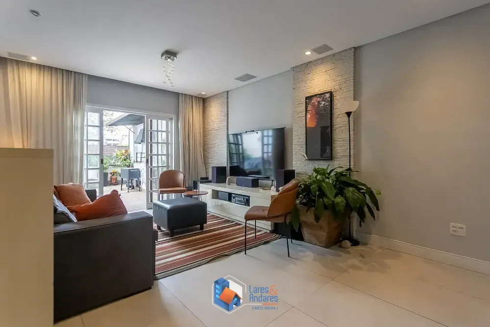 Sobrado, 3 quartos, 219 m² - Foto 2