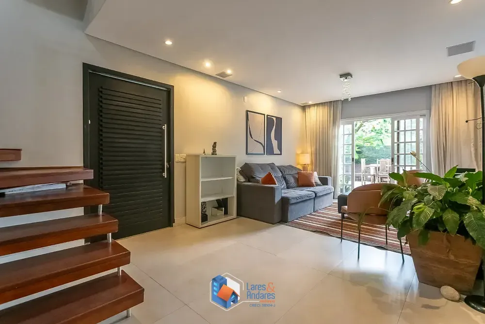Sobrado, 3 quartos, 219 m² - Foto 1