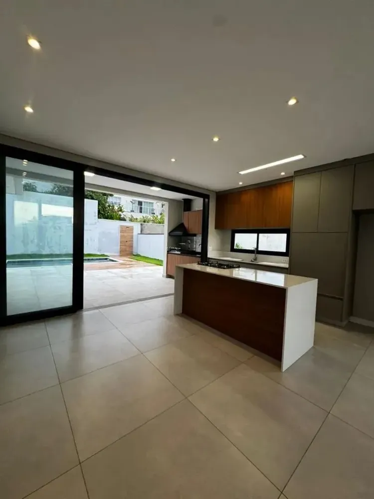 Sobrado, 4 quartos, 220 m² - Foto 1