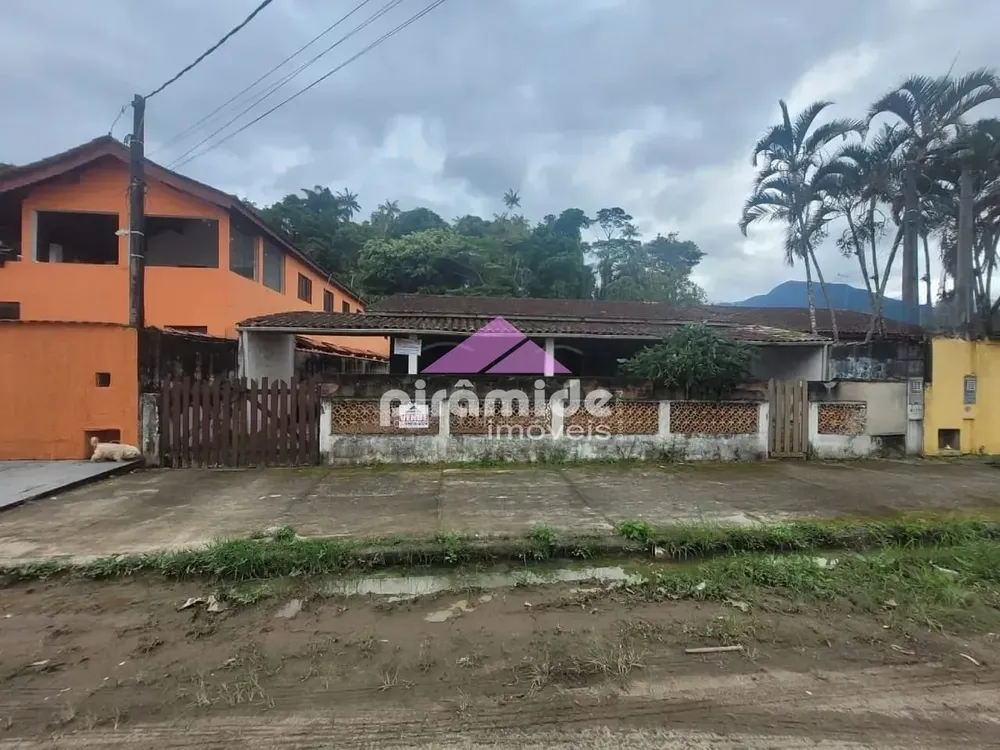Casa, 3 quartos, 214 m² - Foto 1