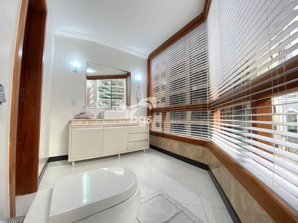 Apartamento, 3 quartos, 225 m² - Foto 2