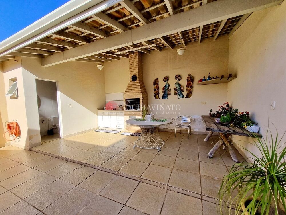 Casa à venda com 3 quartos, 141m² - Foto 1