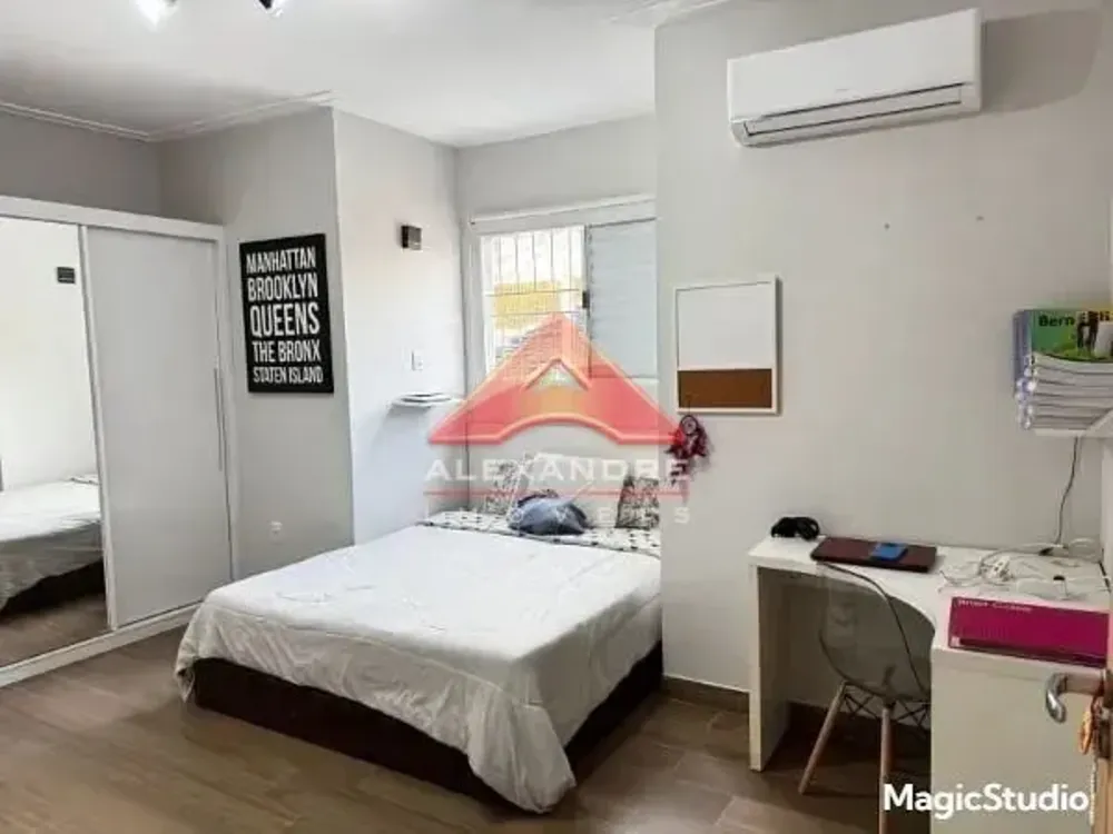 Casa, 3 quartos, 219 m² - Foto 2