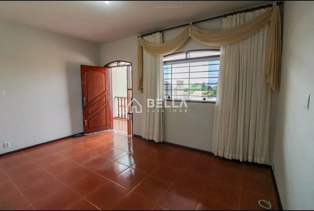 Casa à venda com 3 quartos, 198m² - Foto 2