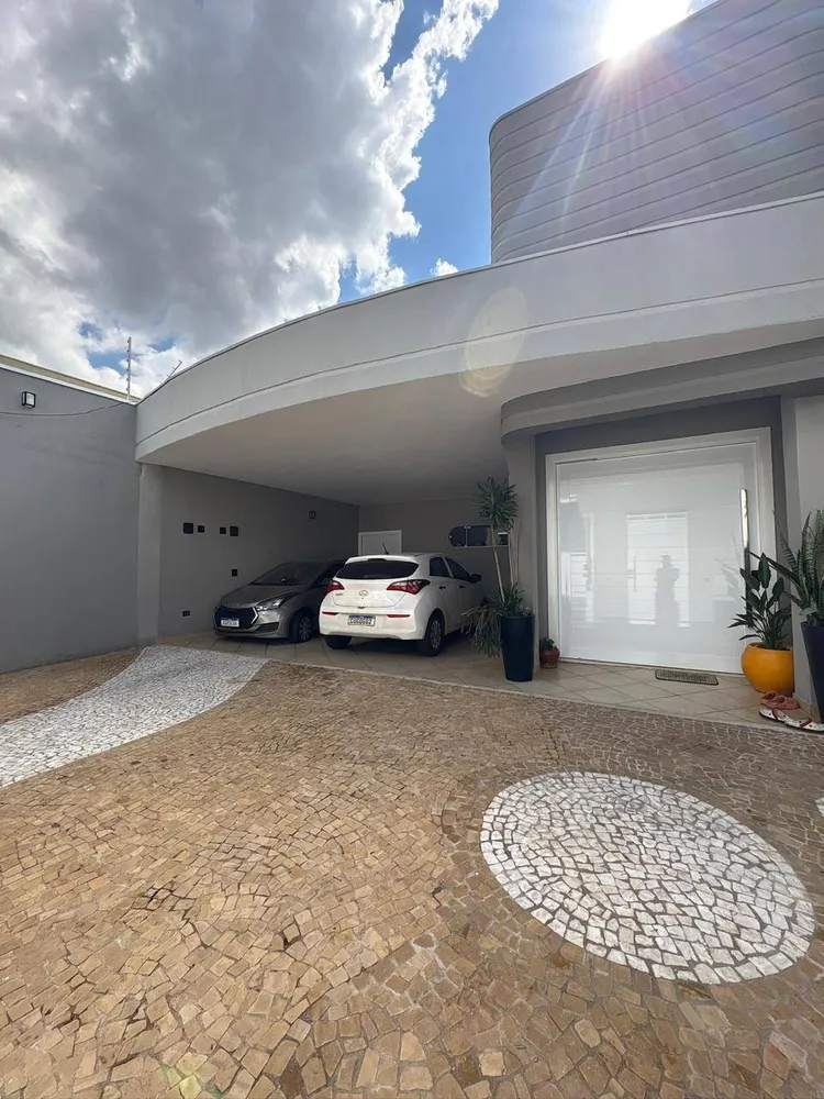 Casa, 3 quartos, 264 m² - Foto 1