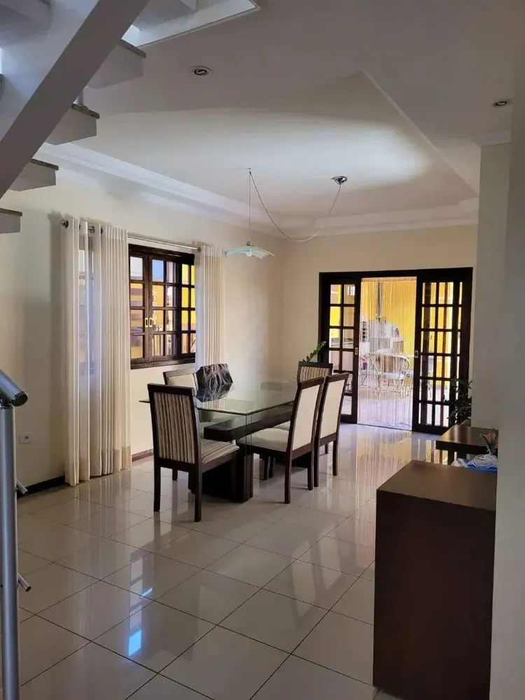 Casa, 3 quartos, 181 m² - Foto 1
