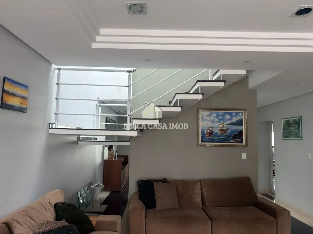 Casa, 3 quartos, 241 m² - Foto 2