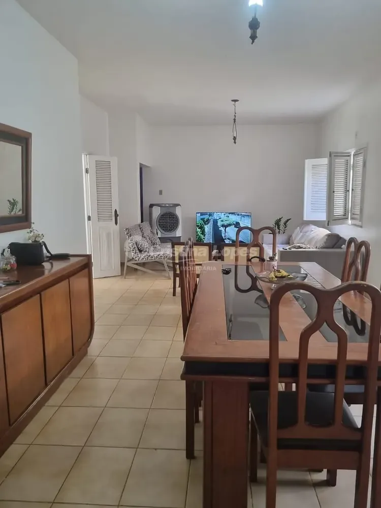 Casa, 4 quartos, 218 m² - Foto 2