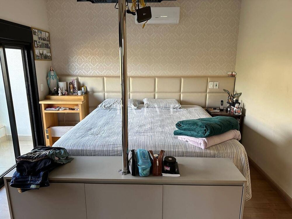 Casa à venda com 3 quartos, 252m² - Foto 2