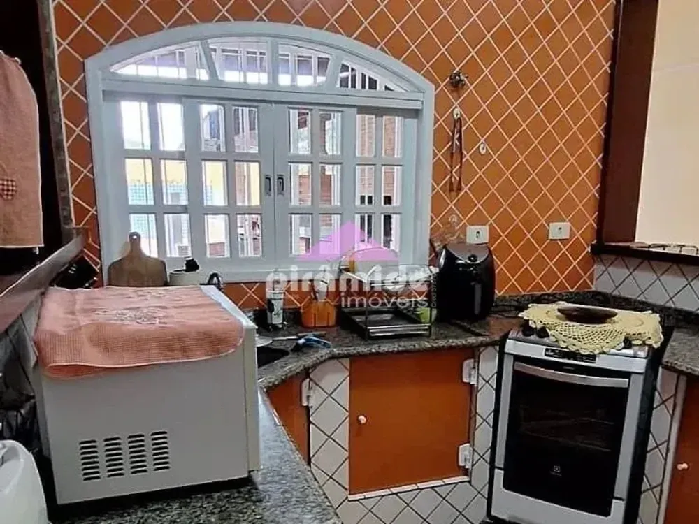 Casa, 4 quartos, 242 m² - Foto 1
