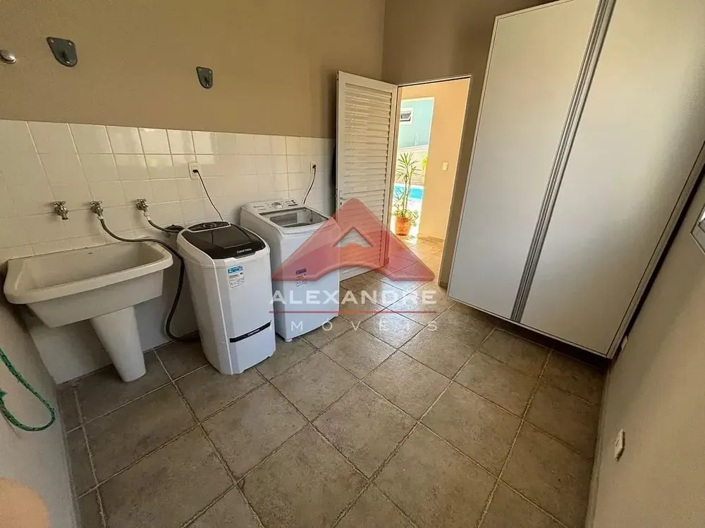 Casa, 4 quartos, 231 m² - Foto 2