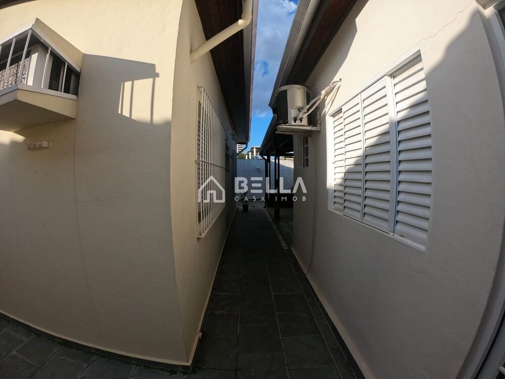 Casa à venda com 3 quartos, 156m² - Foto 1