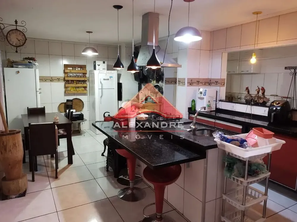 Casa, 3 quartos, 240 m² - Foto 2