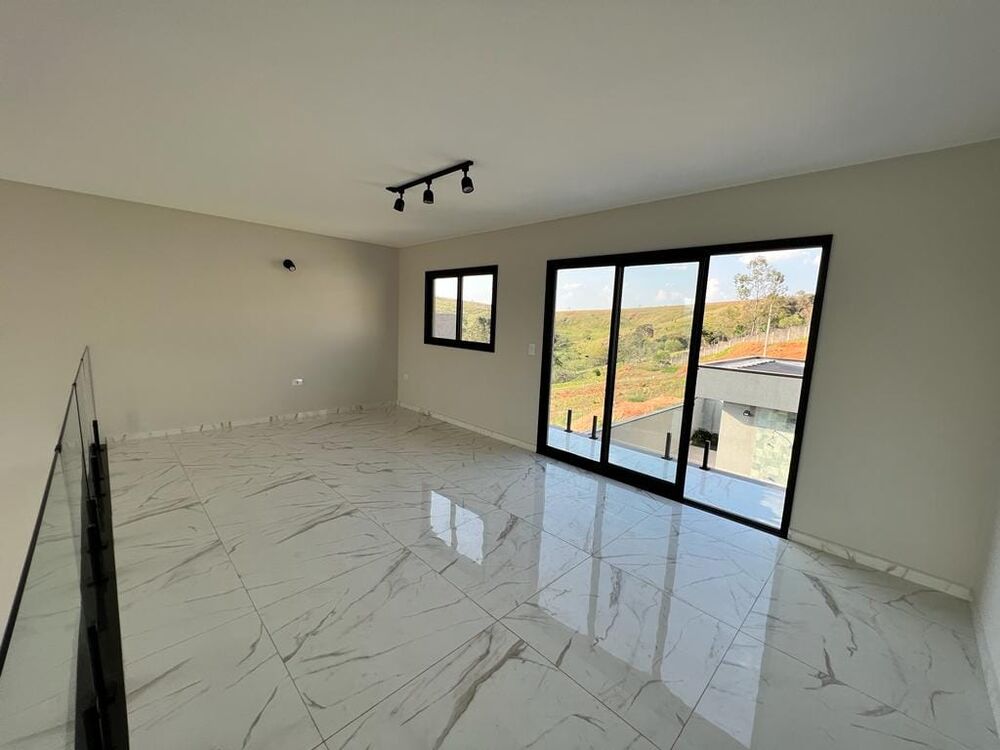 Casa à venda com 3 quartos, 215m² - Foto 4