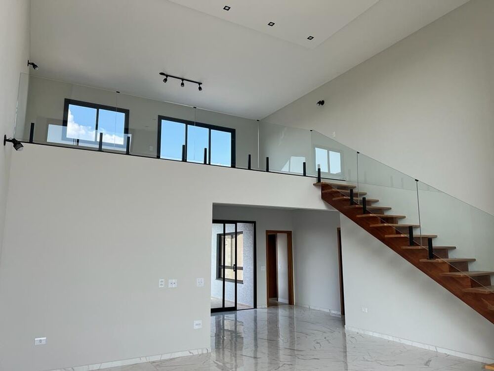 Casa à venda com 3 quartos, 215m² - Foto 2