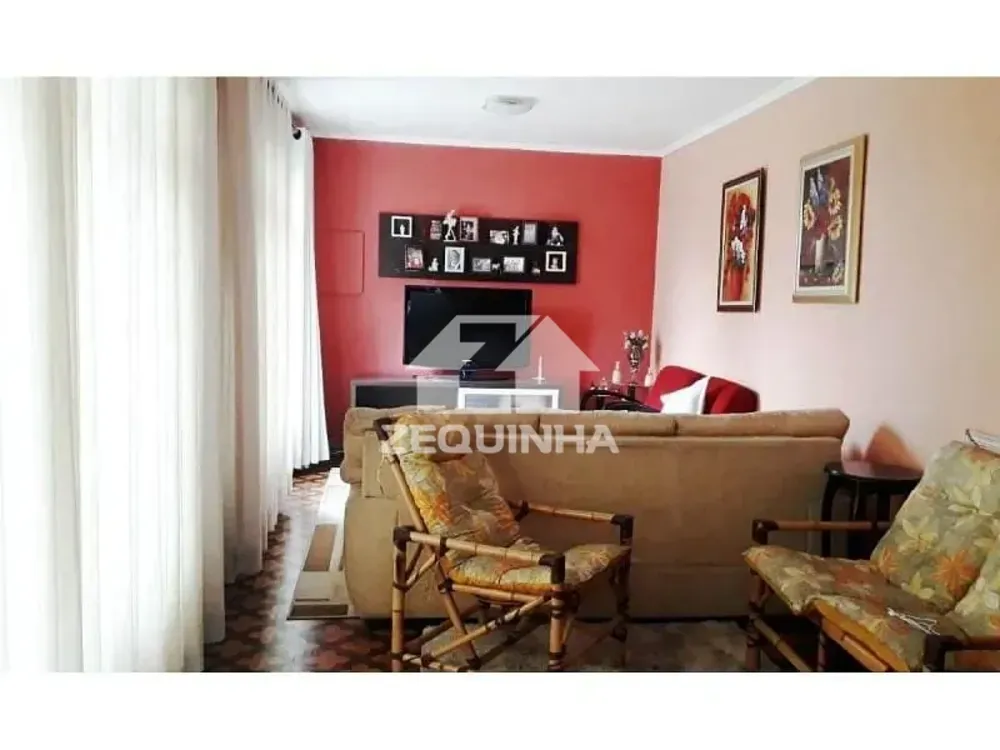 Casa, 5 quartos, 218 m² - Foto 1