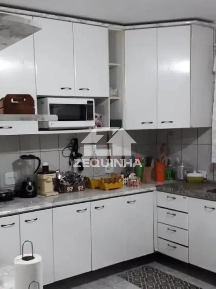 Casa, 3 quartos, 236 m² - Foto 1