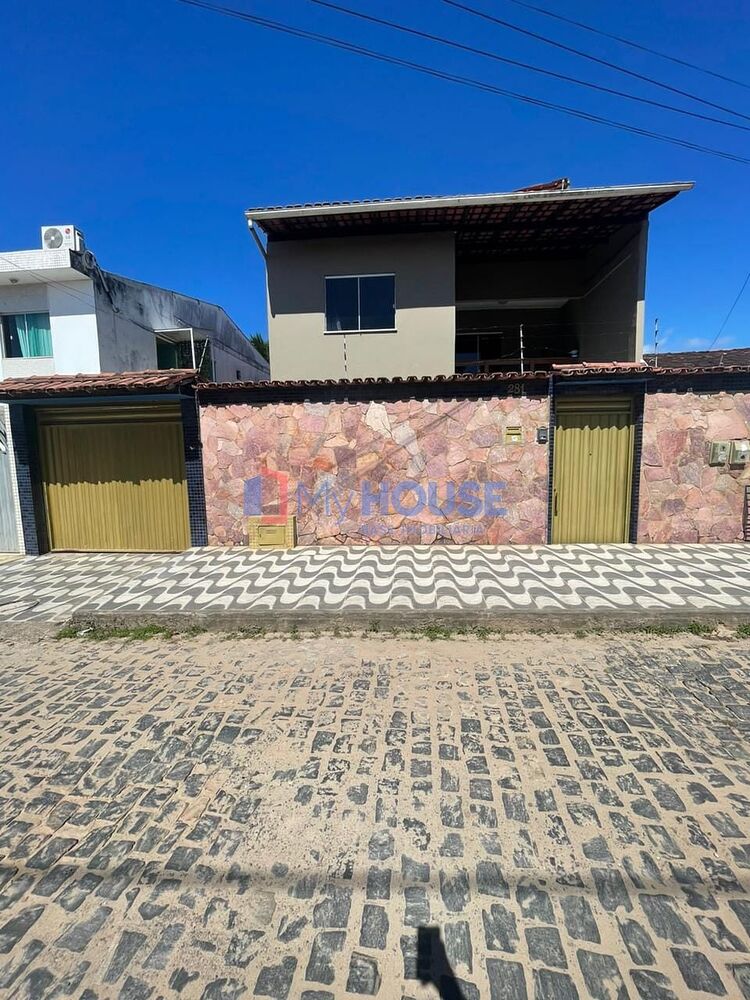 Casa à venda com 4 quartos, 221m² - Foto 1