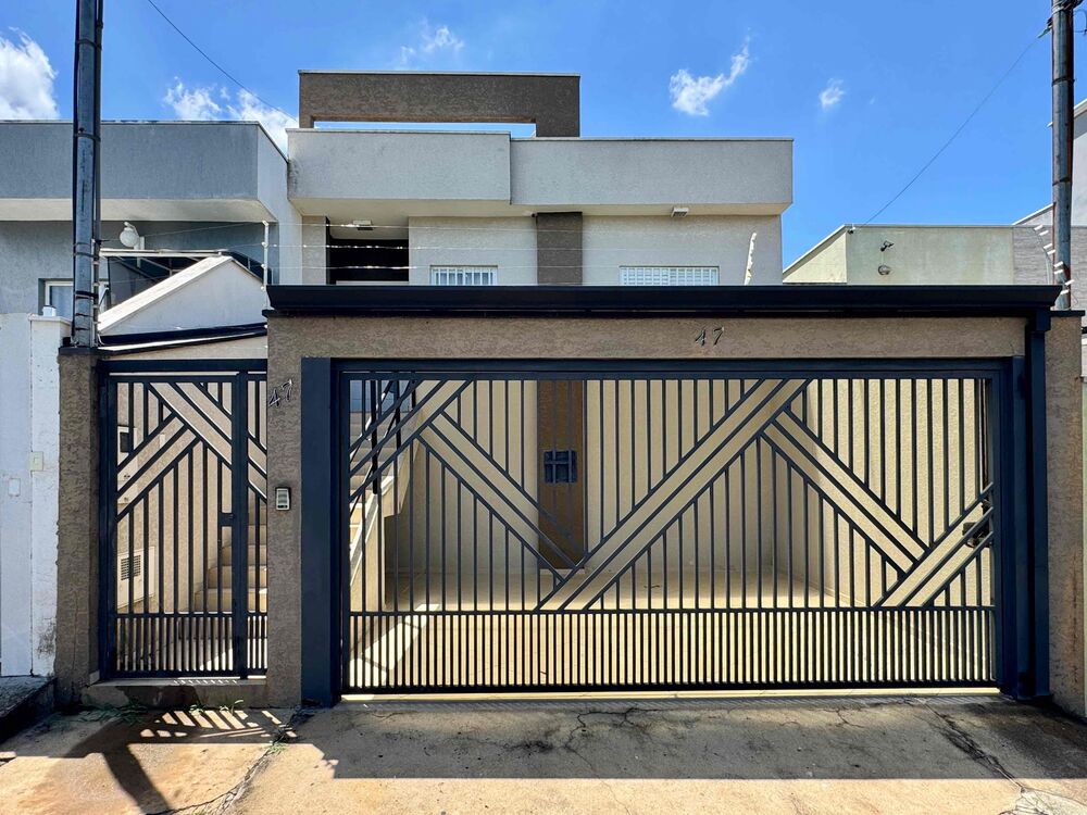 Casa à venda com 3 quartos, 125m² - Foto 1
