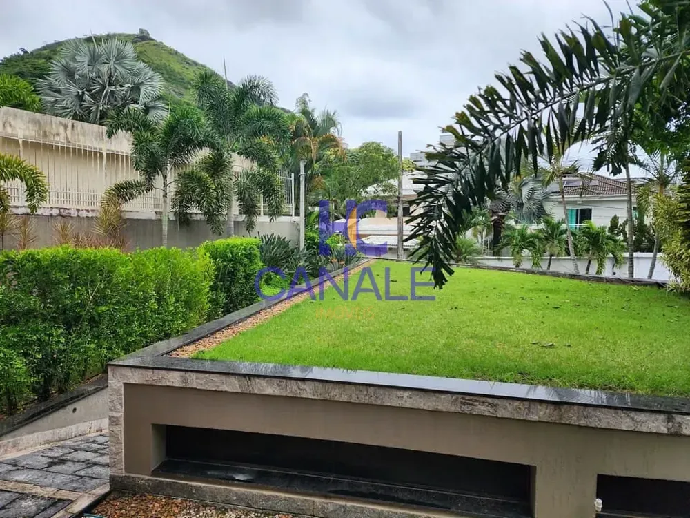 Casa, 5 quartos, 241 m² - Foto 1