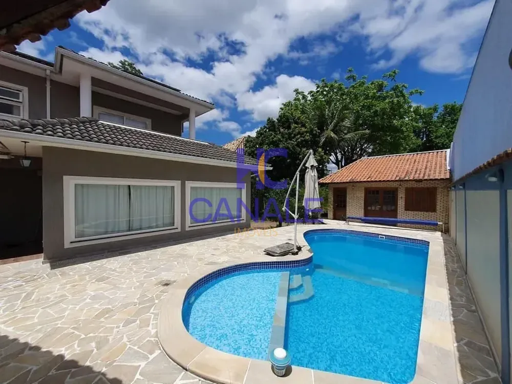 Casa, 5 quartos, 241 m² - Foto 1