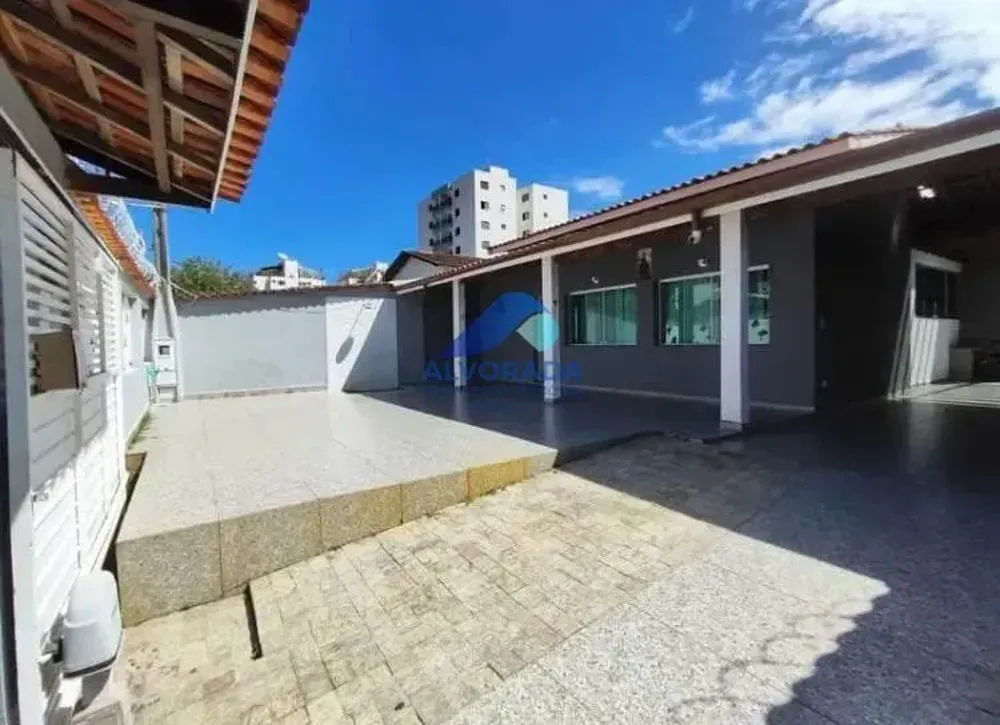 Casa, 4 quartos, 205 m² - Foto 1