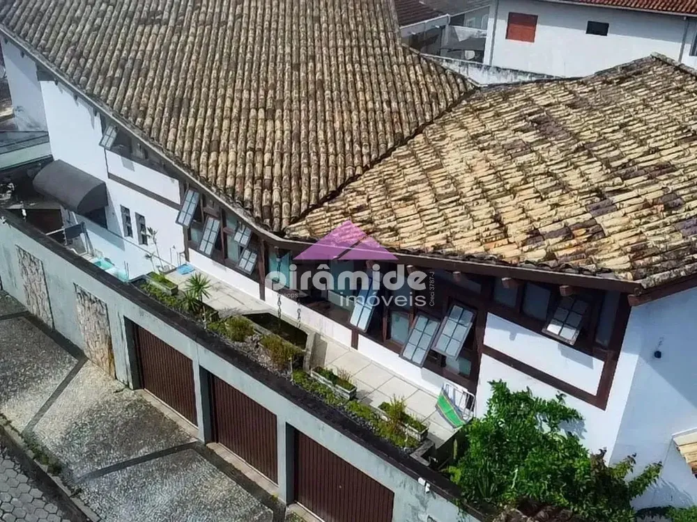 Sobrado, 3 quartos, 330 m² - Foto 1