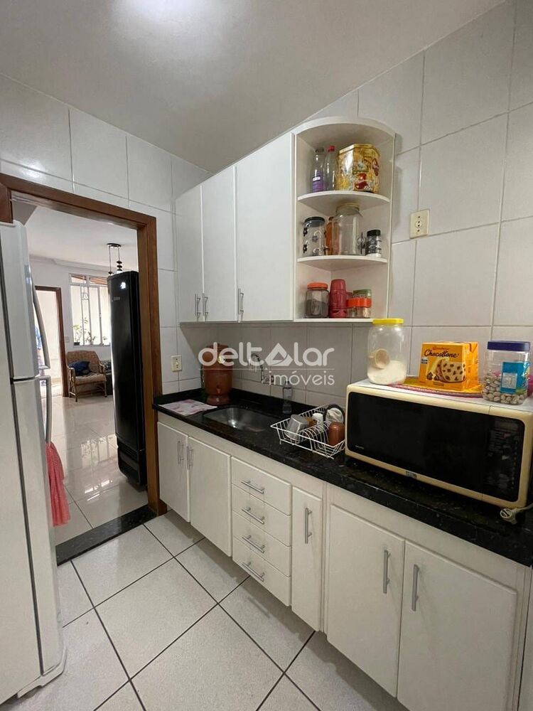 Apartamento à venda com 3 quartos, 95m² - Foto 2