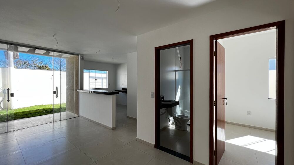 Casa à venda com 2 quartos, 65m² - Foto 1
