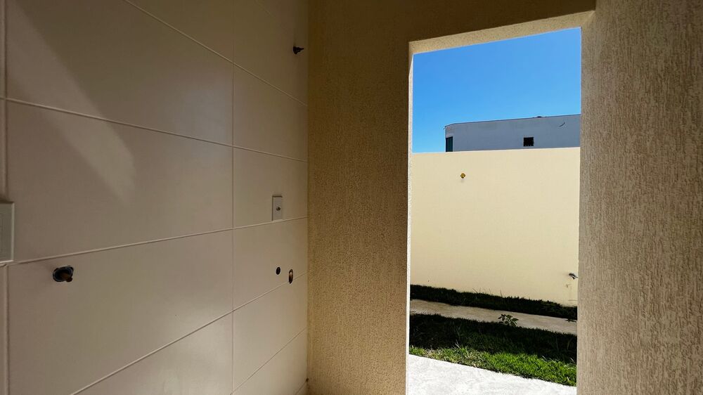 Casa à venda com 2 quartos, 65m² - Foto 3