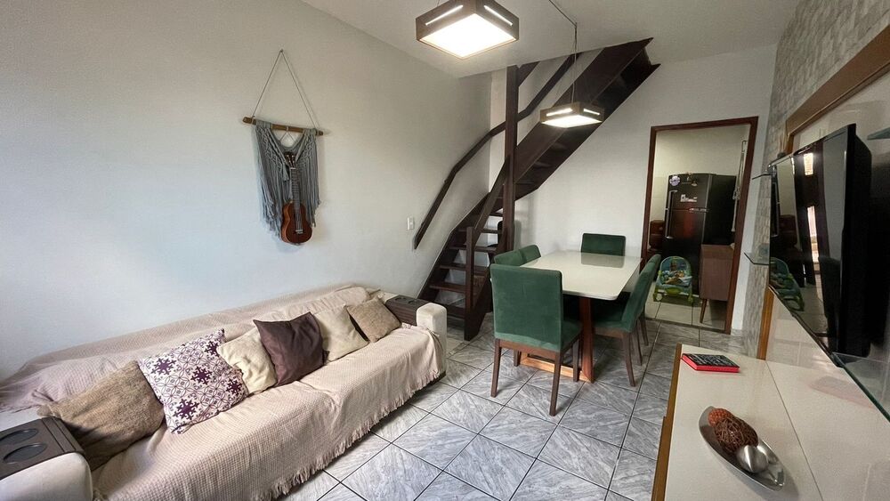 Casa à venda com 2 quartos, 60m² - Foto 2