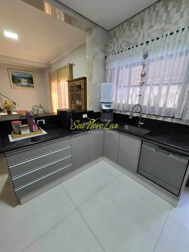 Sobrado, 3 quartos, 228 m² - Foto 1