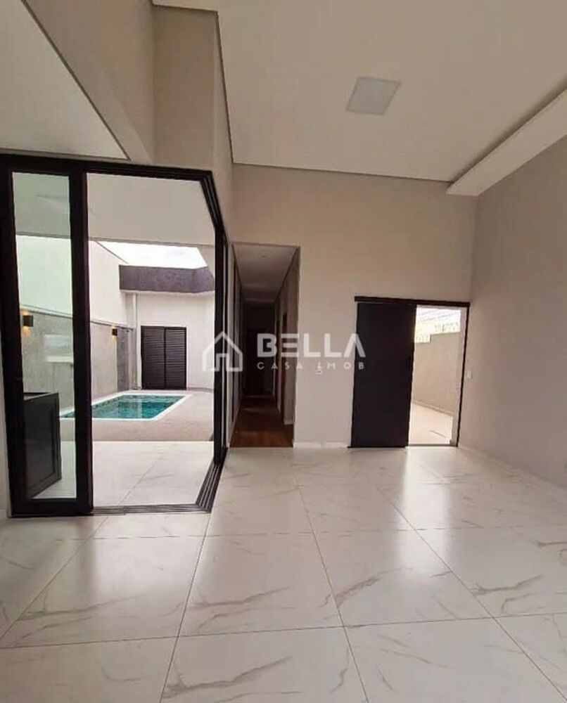 Casa à venda com 3 quartos, 105m² - Foto 1