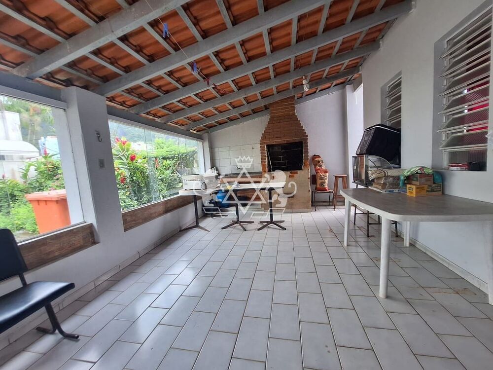 Casa à venda com 2 quartos, 174m² - Foto 1