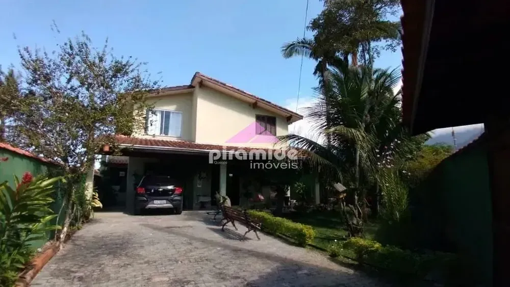 Casa, 5 quartos, 180 m² - Foto 1