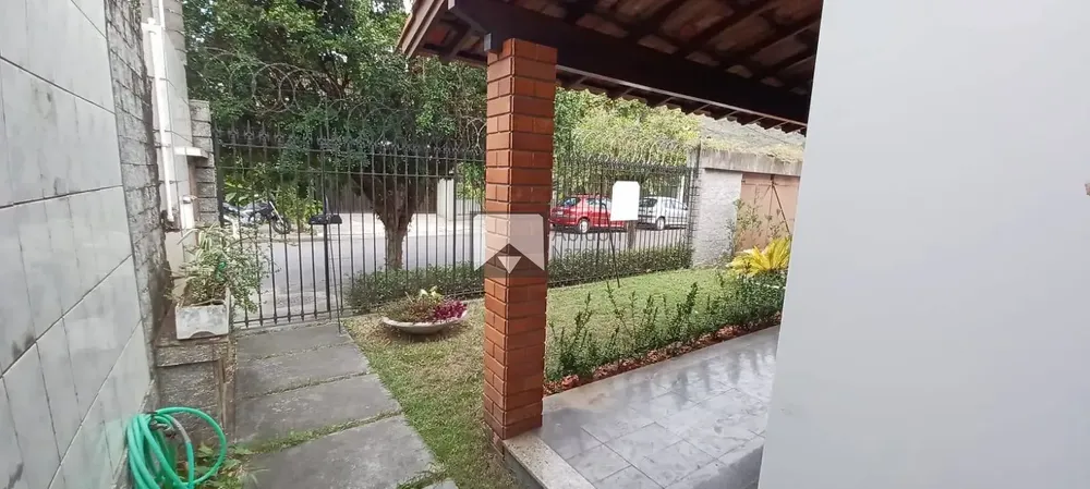 Casa, 5 quartos, 232 m² - Foto 1