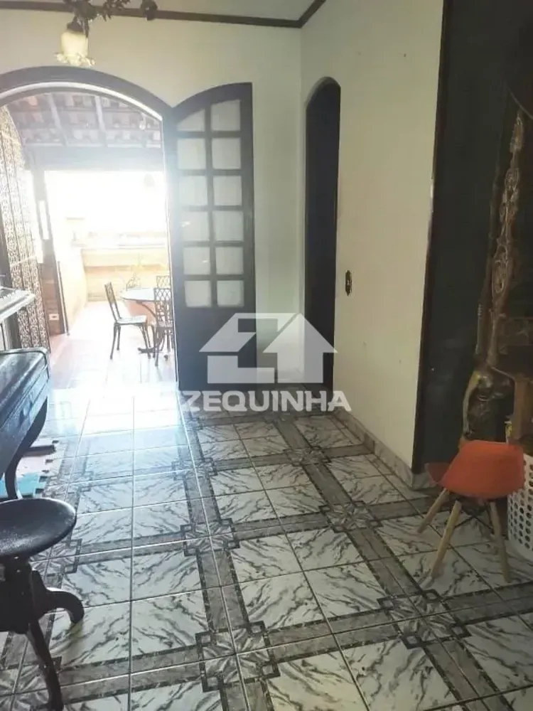 Casa, 4 quartos, 242 m² - Foto 1