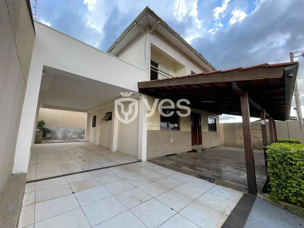 Casa, 4 quartos, 247 m² - Foto 1