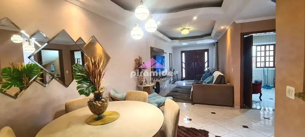 Casa, 4 quartos, 195 m² - Foto 1