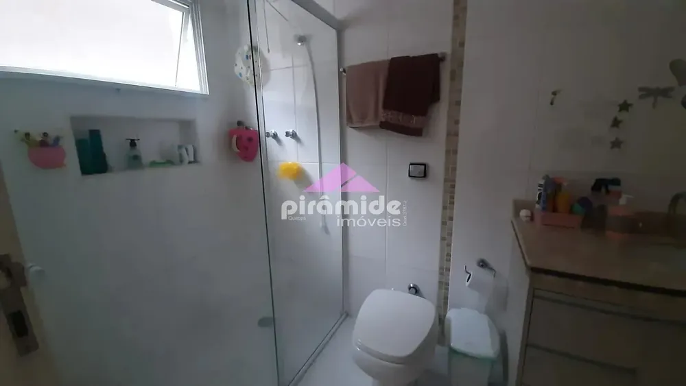 Casa, 3 quartos, 241 m² - Foto 1